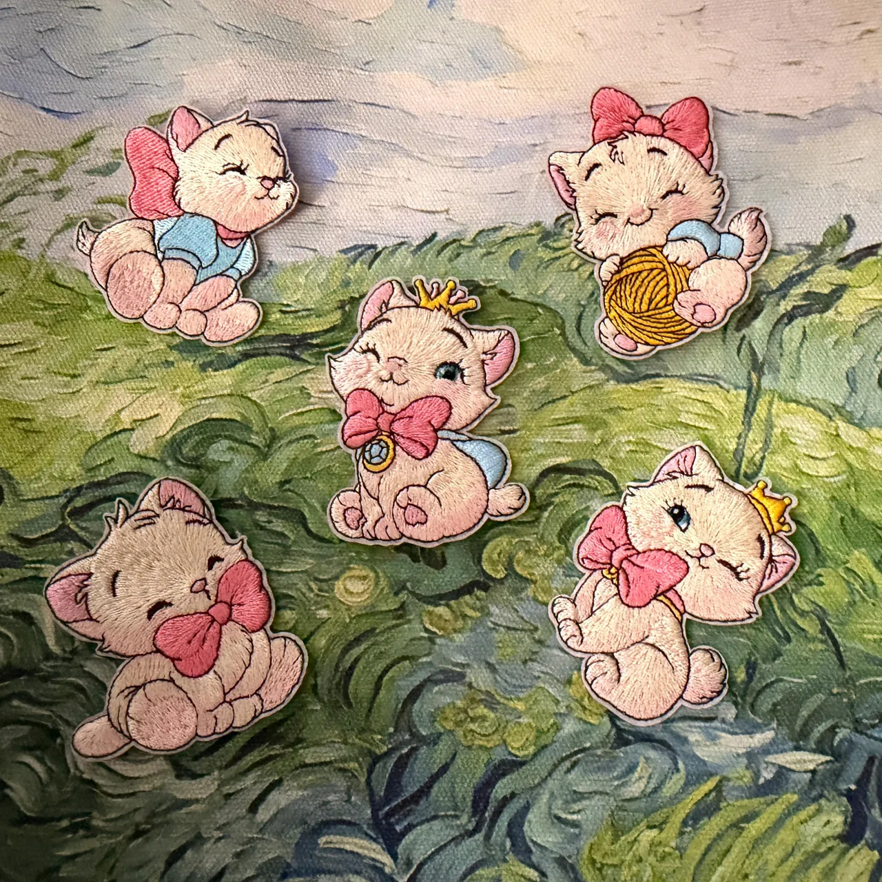 Embroidered kitten patches, actual product and design reference
